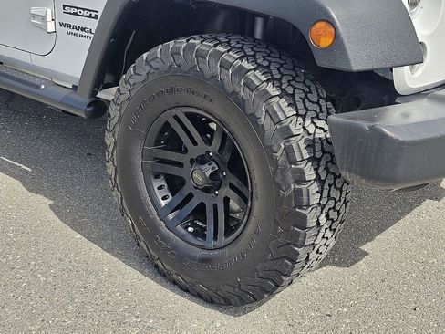 Used 2015 Jeep Wrangler Unlimited Sport w/ Quick Order Package 24S AWD/4WD image 8