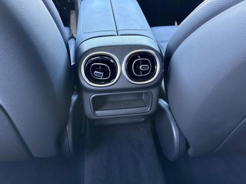 Used 2025 Mercedes-Benz GLC 300 image 17