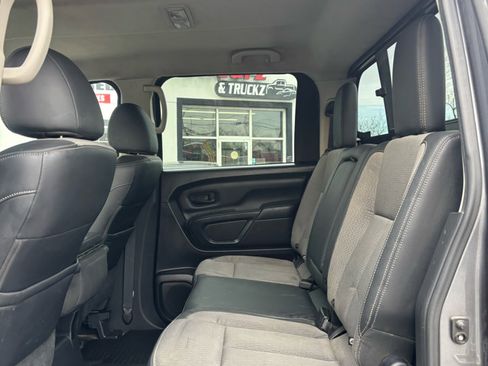 Used 2017 Nissan Titan S image 15