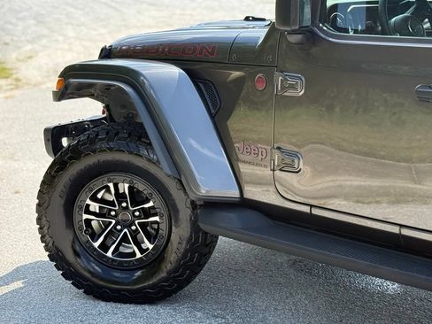 Used 2025 Jeep Wrangler Unlimited Rubicon AWD/4WD image 8