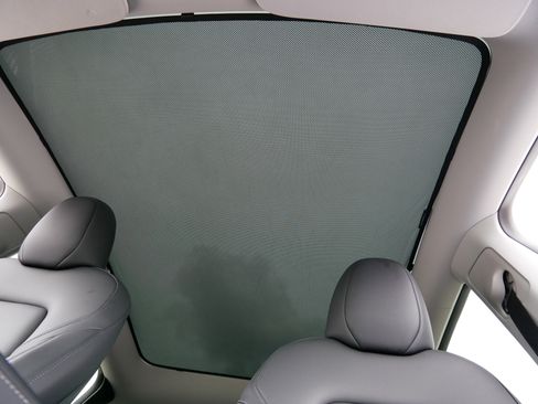 Used 2024 Tesla Model Y Long Range image 31