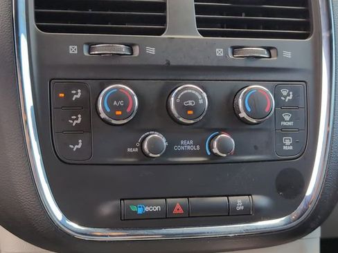 Used 2020 Dodge Grand Caravan SXT FWD image 19