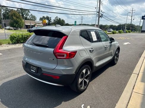 Certified 2025 Volvo XC40 B5 Plus AWD/4WD image 5