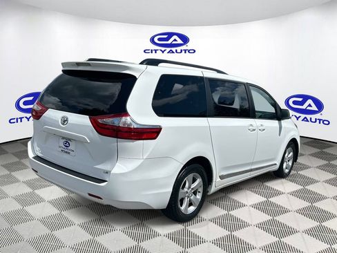 Used 2017 Toyota Sienna LE FWD image 4