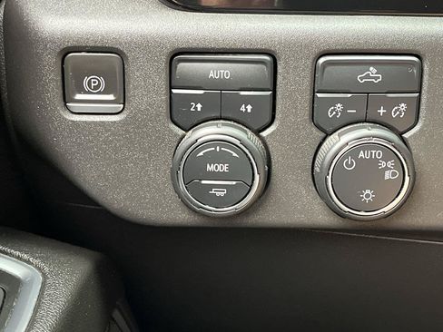 Used 2023 Chevrolet Silverado 1500 LT AWD/4WD image 17