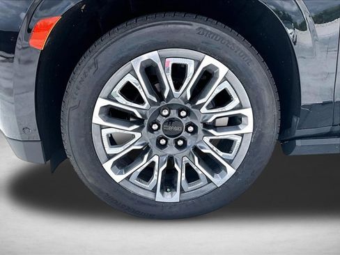 Used 2024 GMC Yukon XL Denali Ultimate AWD/4WD image 10