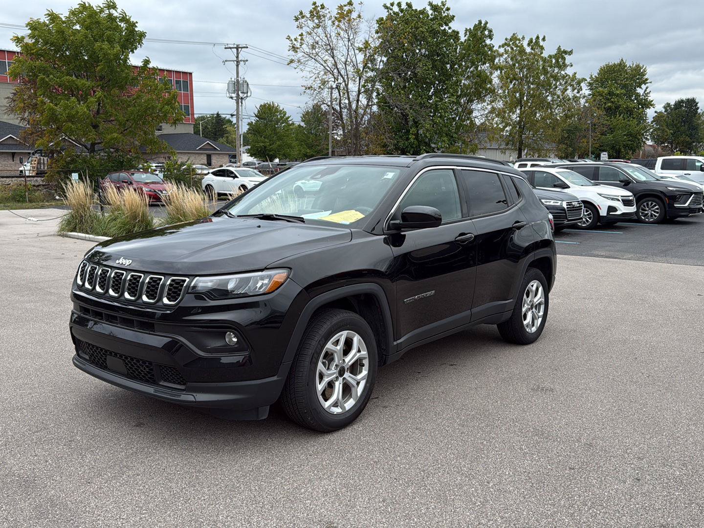 Used 2025 Jeep Compass Latitude AWD/4WD image 7