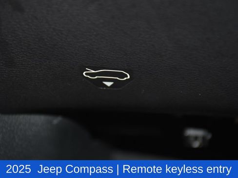 Used 2025 Jeep Compass Limited AWD/4WD image 10
