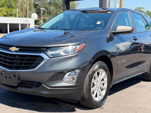 Used 2020 Chevrolet Equinox LS FWD image 2
