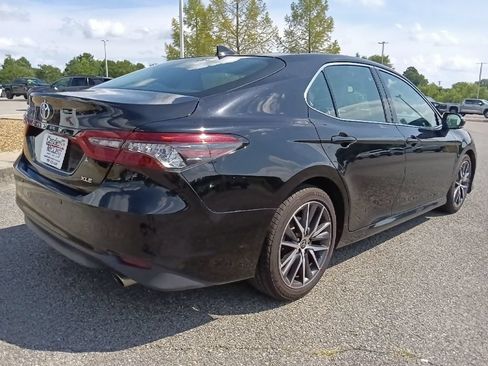 Used 2023 Toyota Camry XLE w/ Navigation Package FWD image 3