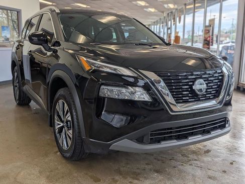 Used 2023 Nissan Rogue SV image 1