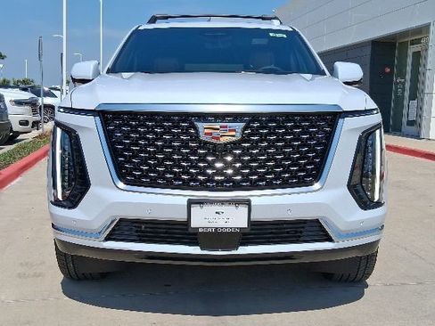 New 2026 Cadillac Escalade ESV Luxury RWD image 2