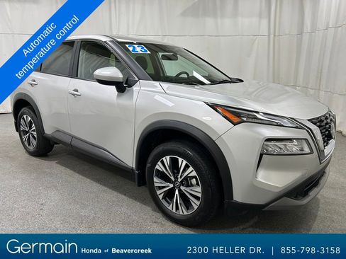 Used 2023 Nissan Rogue SV image 2