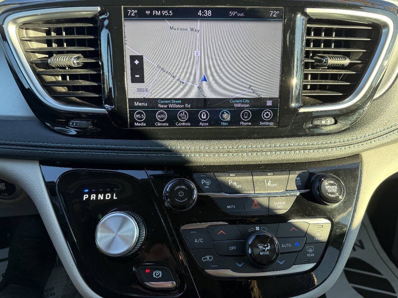 Used 2018 Chrysler Pacifica Limited w/ Advanced Safetytec Group FWD image 28