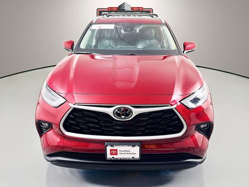 Certified 2023 Toyota Highlander XLE image 2