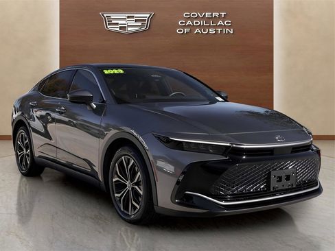 Used 2023 Toyota Crown Limited image 6