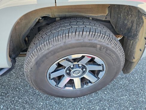 Used 2022 Toyota 4Runner TRD Off-Road image 10