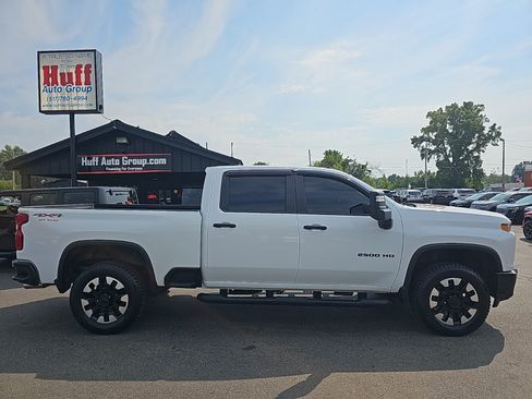 Used 2020 Chevrolet Silverado 2500 Custom w/ Custom Value Package AWD/4WD image 2