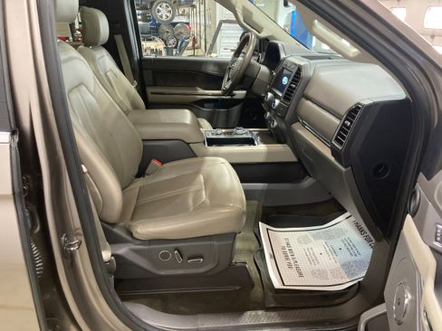 Used 2019 Ford Expedition Limited w/ Equipment Group 301A image 4
