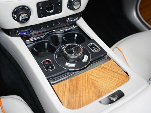 Used 2017 Rolls-Royce Dawn RWD image 37