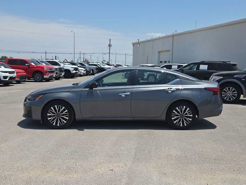 Used 2025 Nissan Altima 2.5 SV FWD image 5