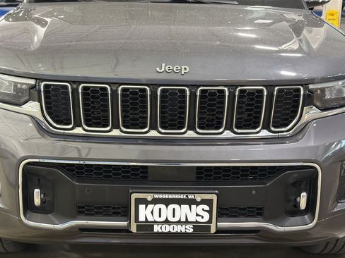 Used 2022 Jeep Grand Cherokee Overland AWD/4WD image 12