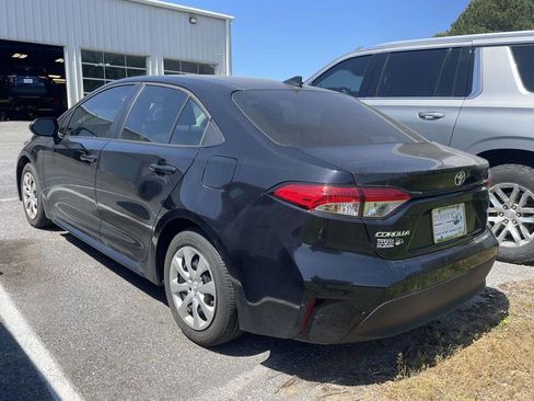 Used 2025 Toyota Corolla LE image 3