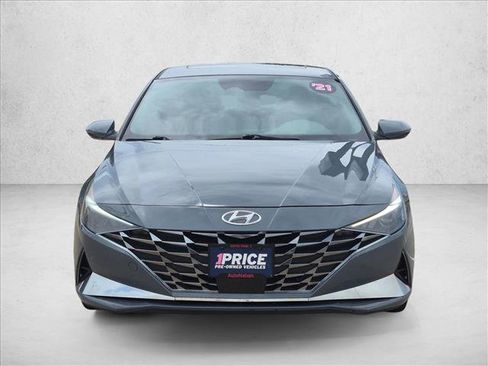 Used 2022 Hyundai Elantra SEL w/ Convenience + Premium Package FWD image 2
