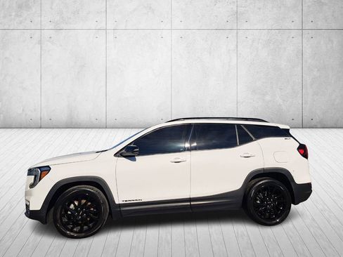 Used 2023 GMC Terrain SLT w/ Elevation Edition image 7