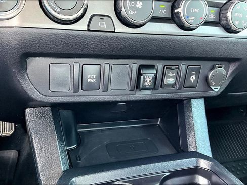 Used 2019 Toyota Tacoma TRD Off-Road image 15