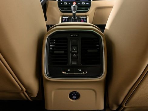 Certified 2025 Porsche Macan AWD/4WD image 20