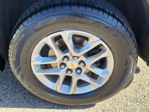 Used 2023 Chevrolet Traverse LS image 32