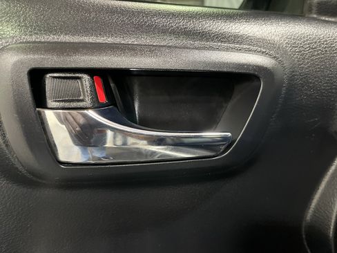 Used 2019 Toyota Tacoma Limited AWD/4WD image 10