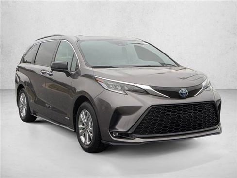 Used 2021 Toyota Sienna XSE image 1