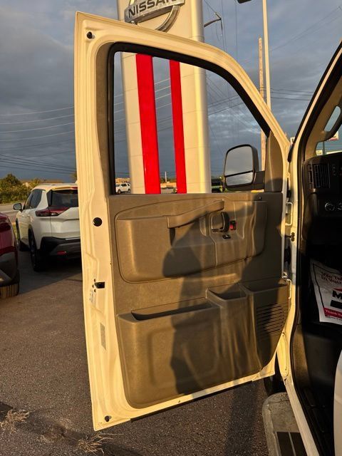Used 2025 Chevrolet Express 2500 w/ Driver Convenience Package RWD image 10