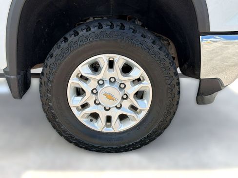 Used 2024 Chevrolet Silverado 2500 LT AWD/4WD image 13