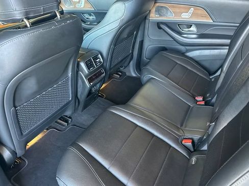 Used 2022 Mercedes-Benz GLS 450 4MATIC image 11