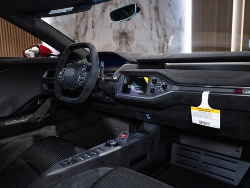 Used 2018 Ford GT image 34