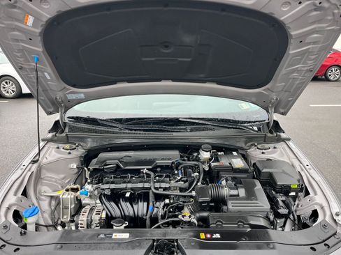 Used 2025 Hyundai Elantra SEL image 33
