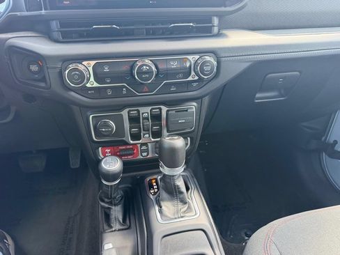 Used 2024 Jeep Wrangler Unlimited Rubicon AWD/4WD image 41