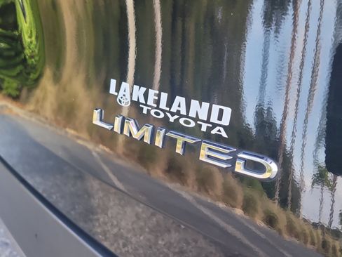 Used 2024 Toyota Grand Highlander Limited image 11