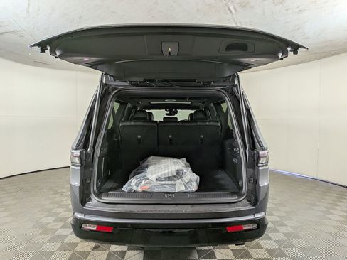 New 2026 Jeep Grand Wagoneer L Limited AWD/4WD image 9