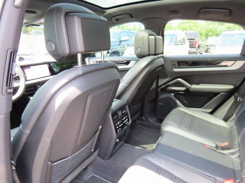 Used 2024 Porsche Cayenne Coupe image 34