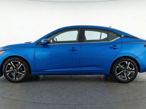 Used 2025 Nissan Sentra SV image 5