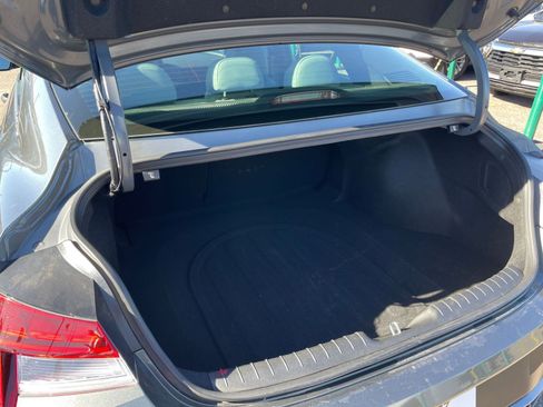 Used 2025 Hyundai Elantra Limited image 31