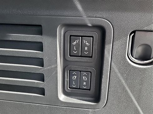 Used 2026 Chevrolet Traverse RS AWD/4WD image 30