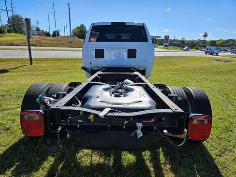 Used 2024 RAM 5500 Tradesman w/ Chrome Appearance Group image 12