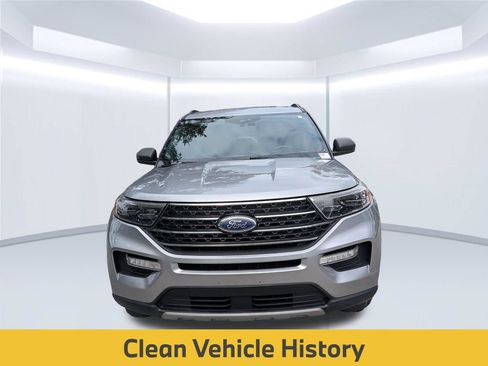 Used 2020 Ford Explorer XLT w/ Equipment Group 202A AWD/4WD image 11