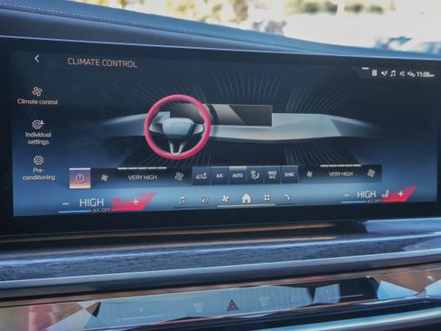 Certified 2023 BMW 760i xDrive w/ Executive Package image 24