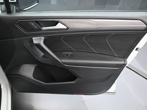 Used 2023 Volkswagen Tiguan SE w/ Panoramic Sunroof Package FWD image 35